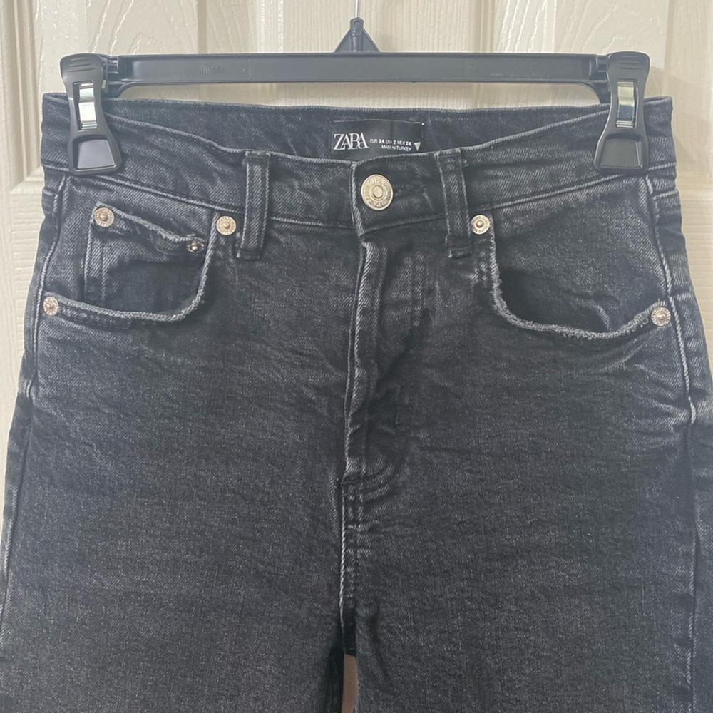 •Zara•High Waist Raw Hem Denim